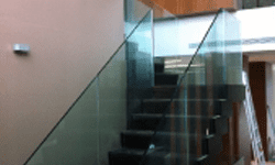Aluminios F3 cerramiento de escaleras